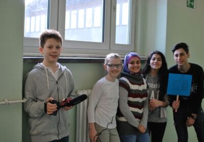 Eins der Filmteams unserer Herder-News auf dem Weg zum nächsten Interview.